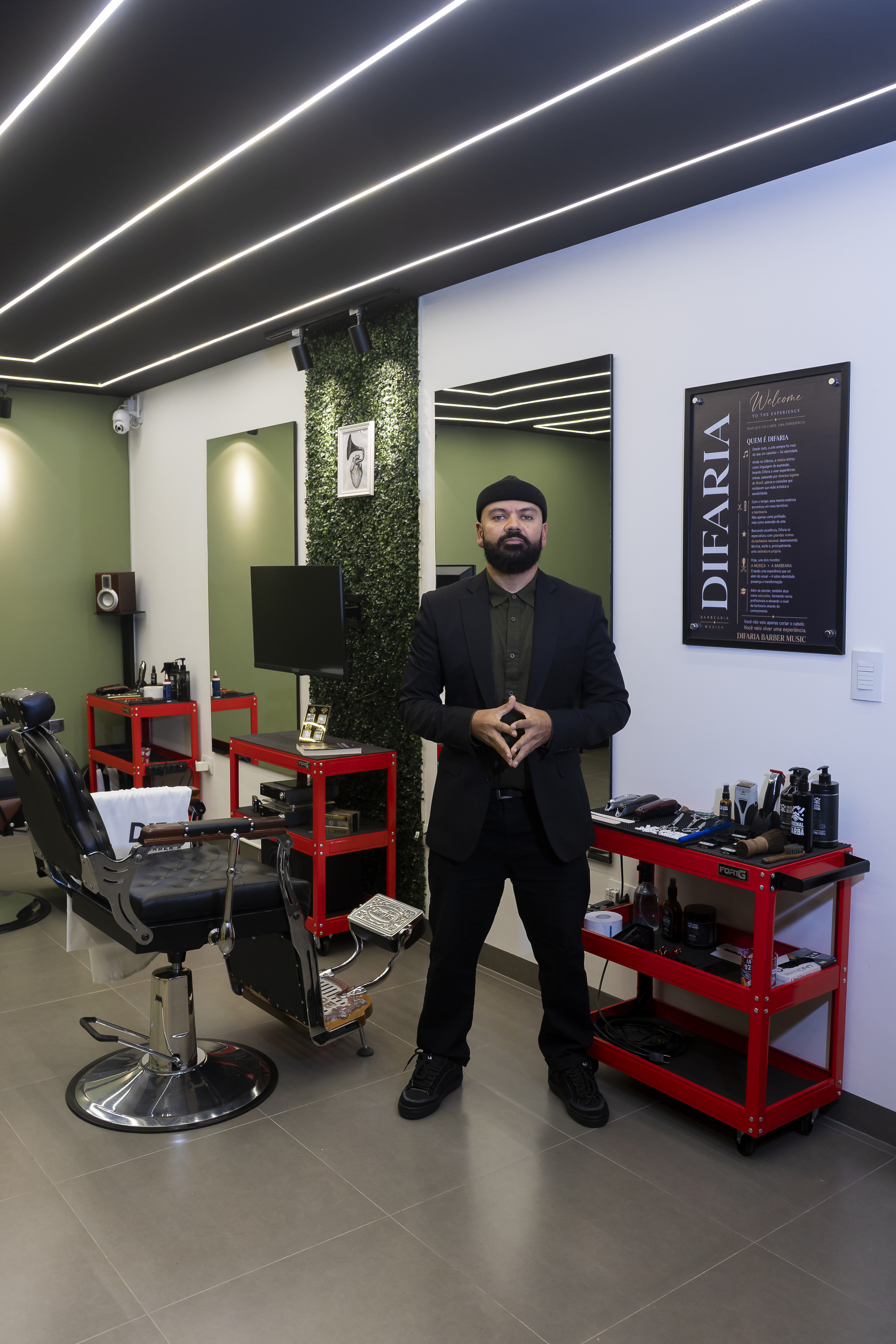Interior da DiFaria Barber Music em Presidente Epitácio
